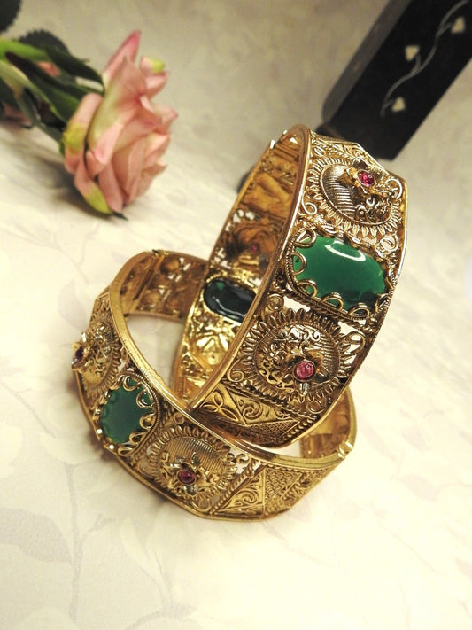 Tavisha Gold Bangle Set