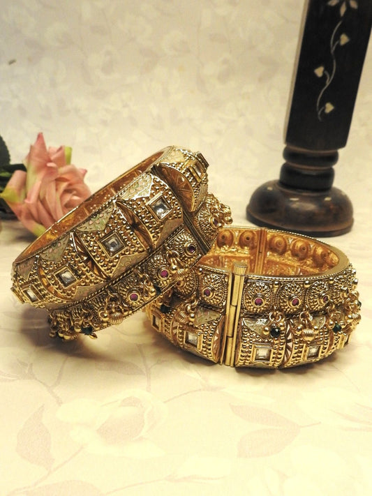 Antique Grace Gold Bangle Set