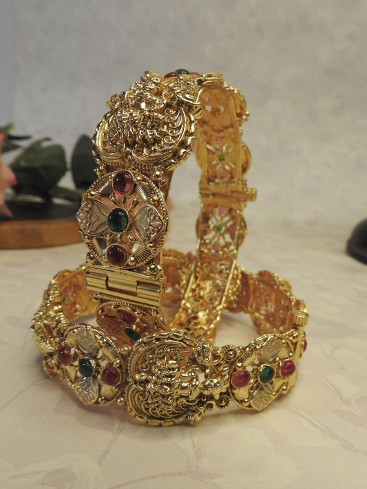 Golden Majesty Gold Bangle Set