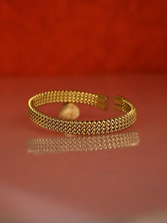 The Golden Mesh Bracelet