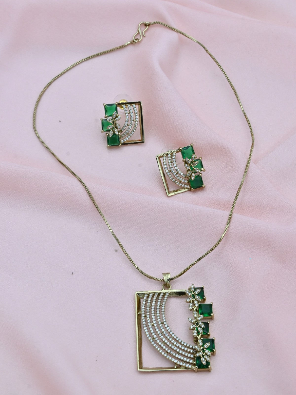 Floral Arc American Diamond Pendant Set