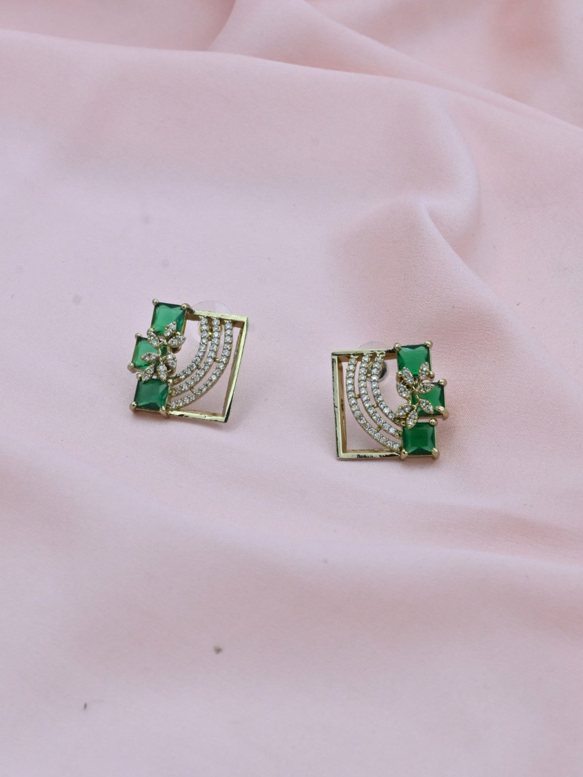 Floral Arc American Diamond Pendant Set