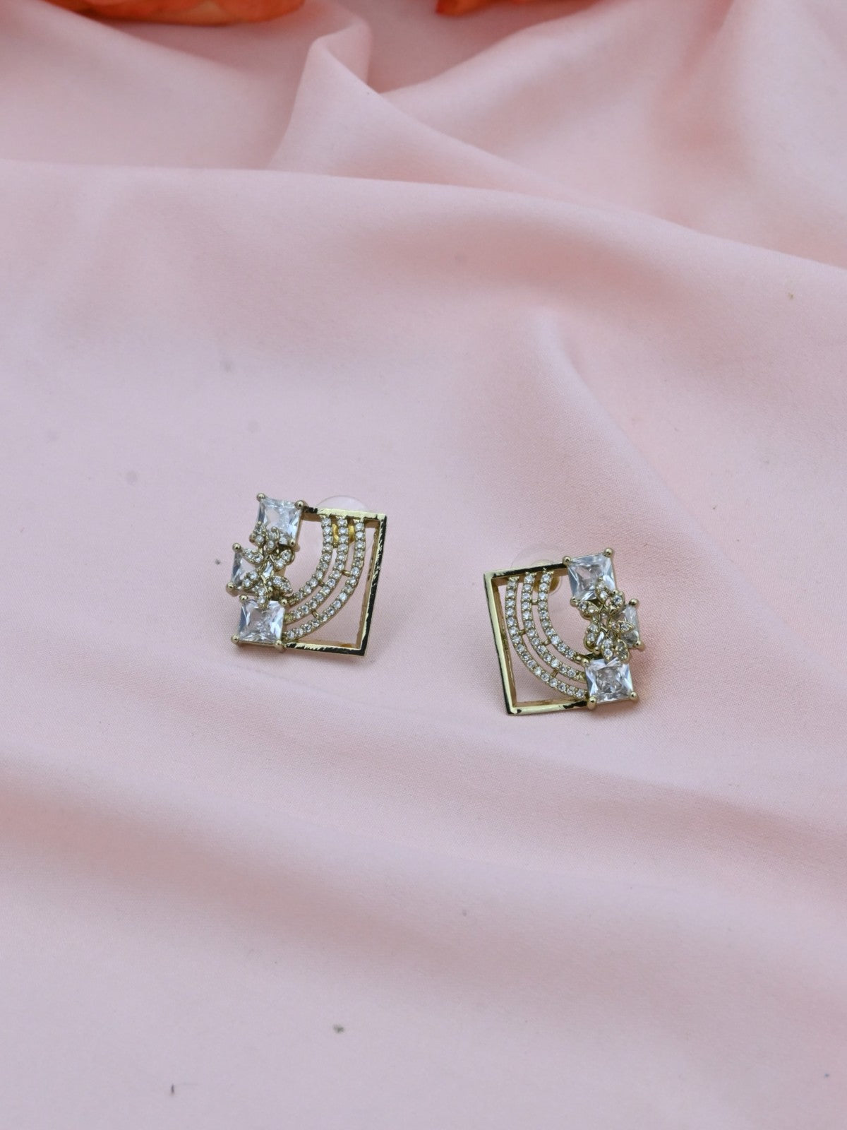 Floral Arc American Diamond Pendant Set
