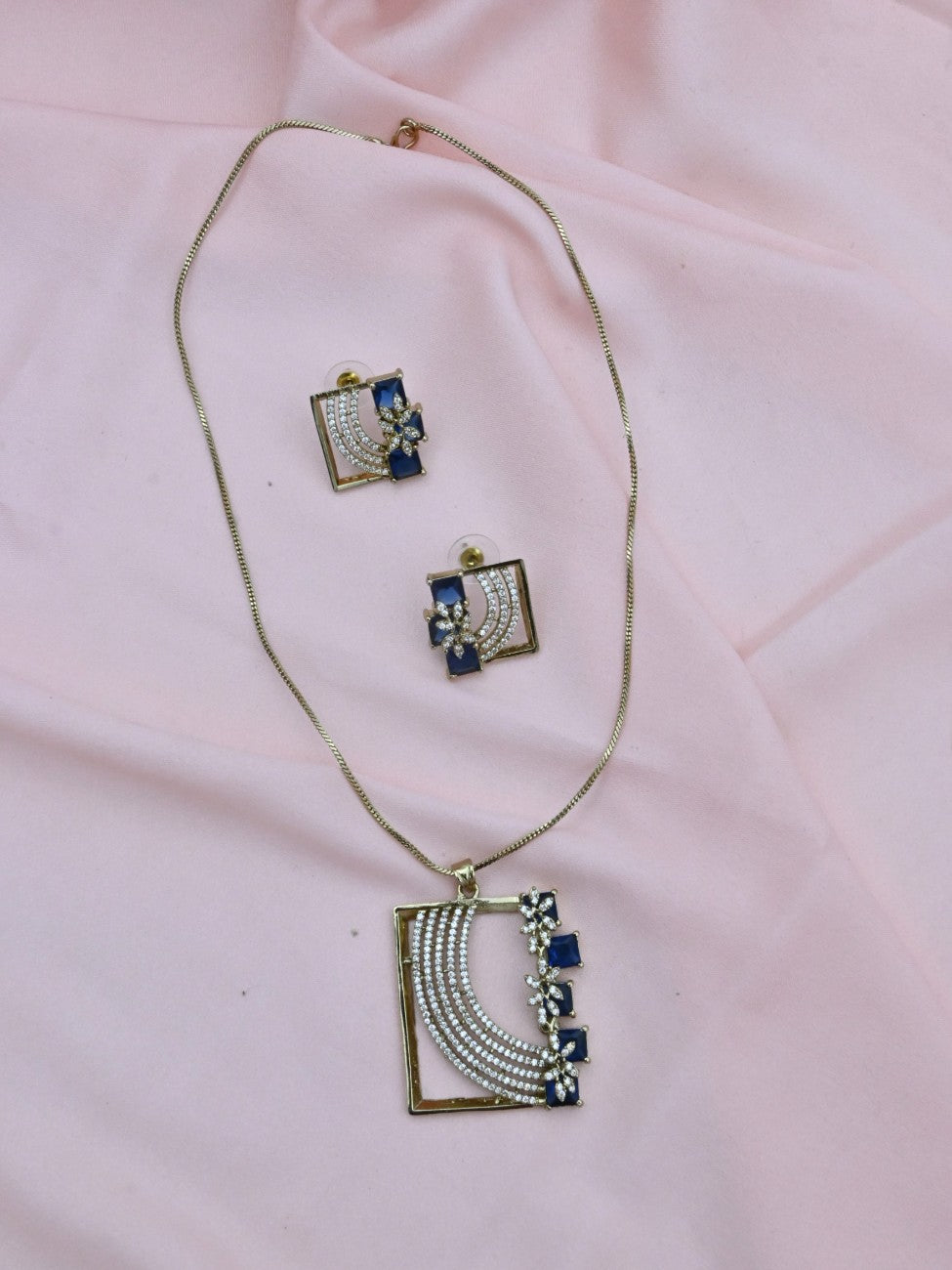 Floral Arc American Diamond Pendant Set