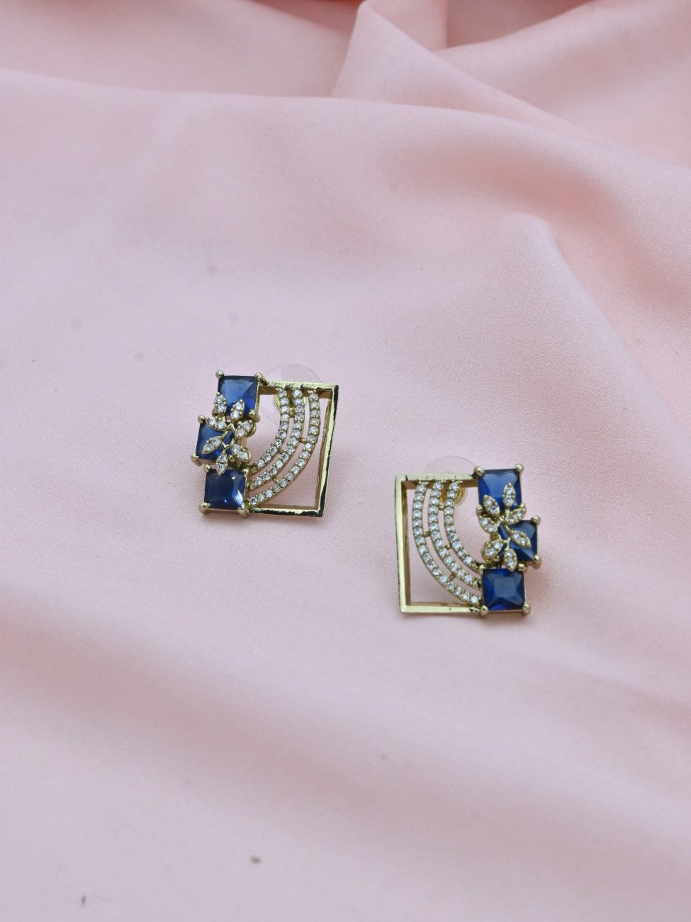 Floral Arc American Diamond Pendant Set