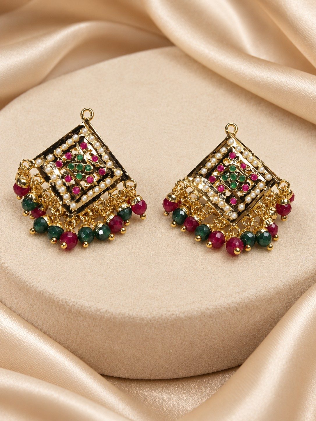 Aarohi Square Jadau Pendant Set