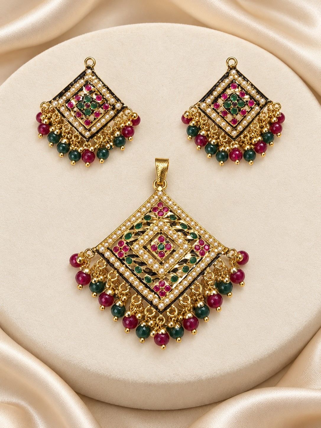 Aarohi Square Jadau Pendant Set